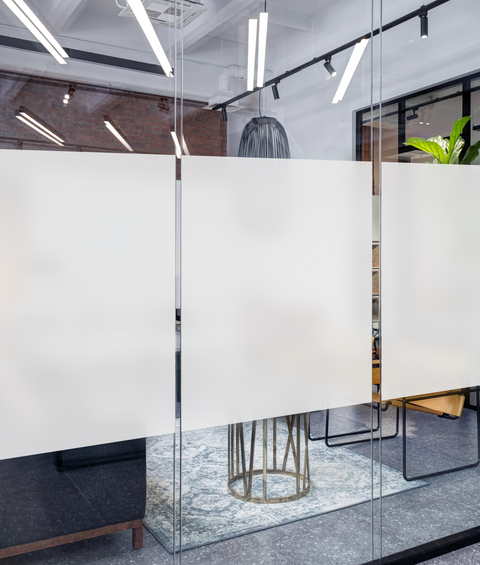 Weisse Milchglasfolie im Zuschnitt