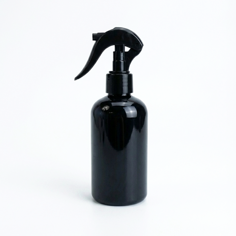 Sprühflasche aus Kunststoff – vielseitig für Reinigung, Folierung & Pflege